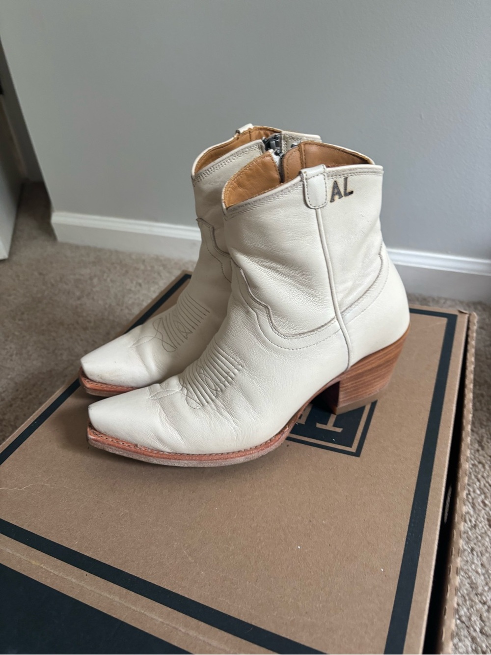 Tecovas Daisy White LeatherAnkle Boots - AL Embossed